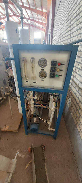 ممبرانهای دستگاه اسمز معکوس صنعتی (RO) با لولههای فشار بالا – سیستم تصفیه آب صنعتی