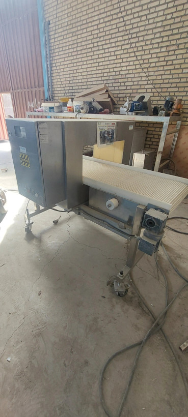 پلاک برند CASSEL Messtechnik GmbH روی متال دتکتور آلمانی